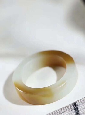 天然新疆和田玉玉器供应链俄料老料俏糖色玉石素面戒指女款工艺品