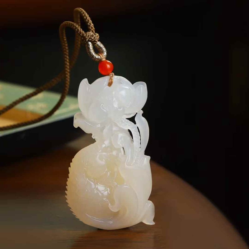 天然新疆和田玉玉器供应链青海料老料俏藕粉色鲤鱼闹莲吊坠带证书