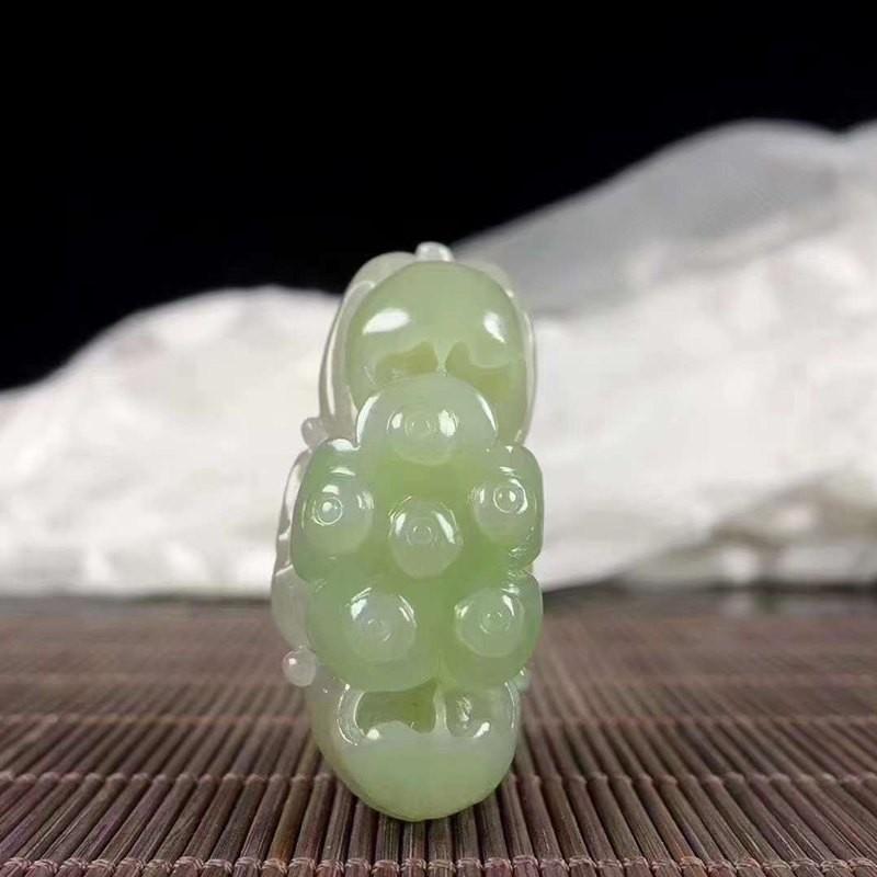和田玉供应链天然新疆和田玉青海料俏翠色玉石莲花吊坠挂件带证书