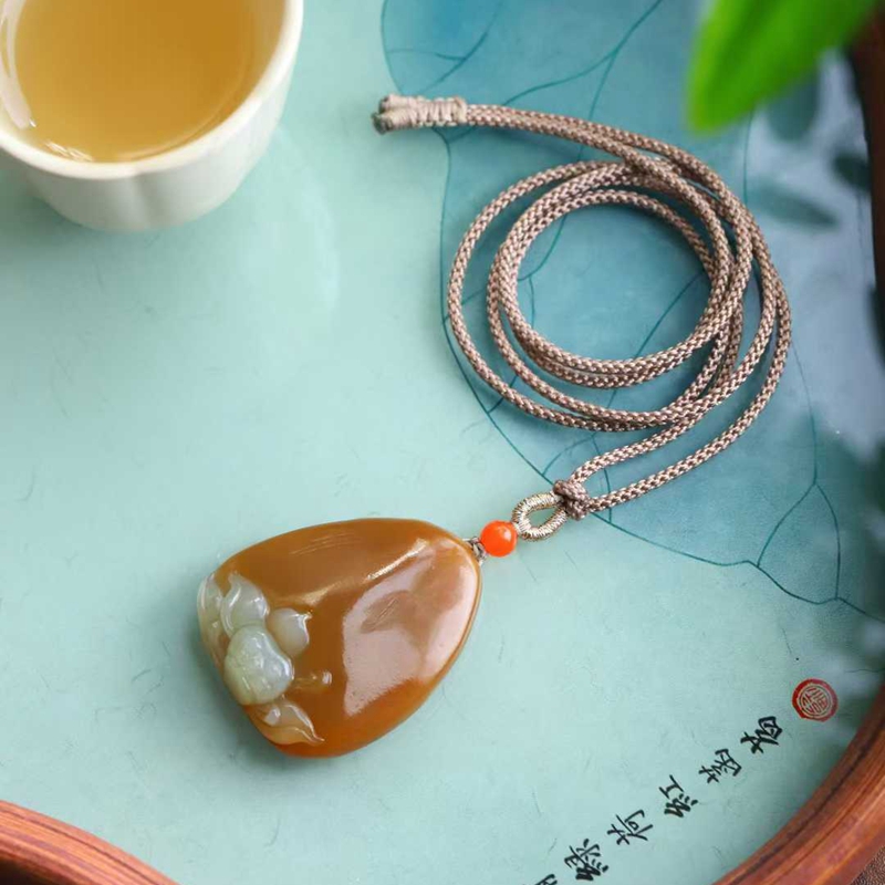 天然新疆和田玉玉器工厂店新疆且末料糖料工艺品玉石莲花吊坠挂件