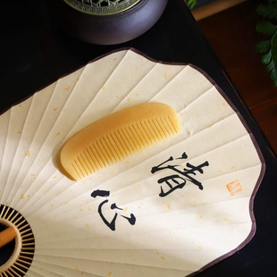 天然新疆和田玉玉器工厂店俄料老料满糖色简约款素面玉梳子手把件
