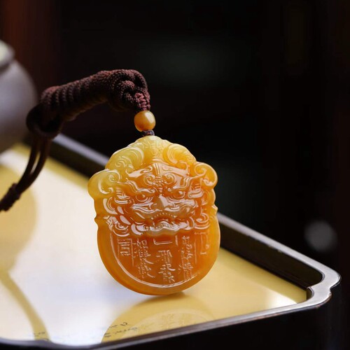 天然和田玉玉器工厂店新疆且末料老料满糖色玉石复古兽牌吊坠挂件