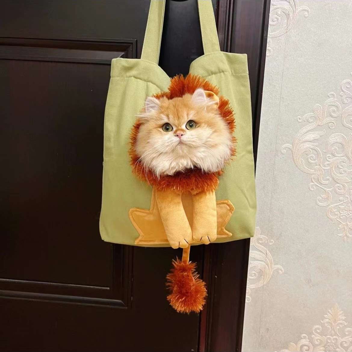 猫包便携外出猫咪可露头小狮子包宠物狗狗小型犬泰迪博美斜挎背包