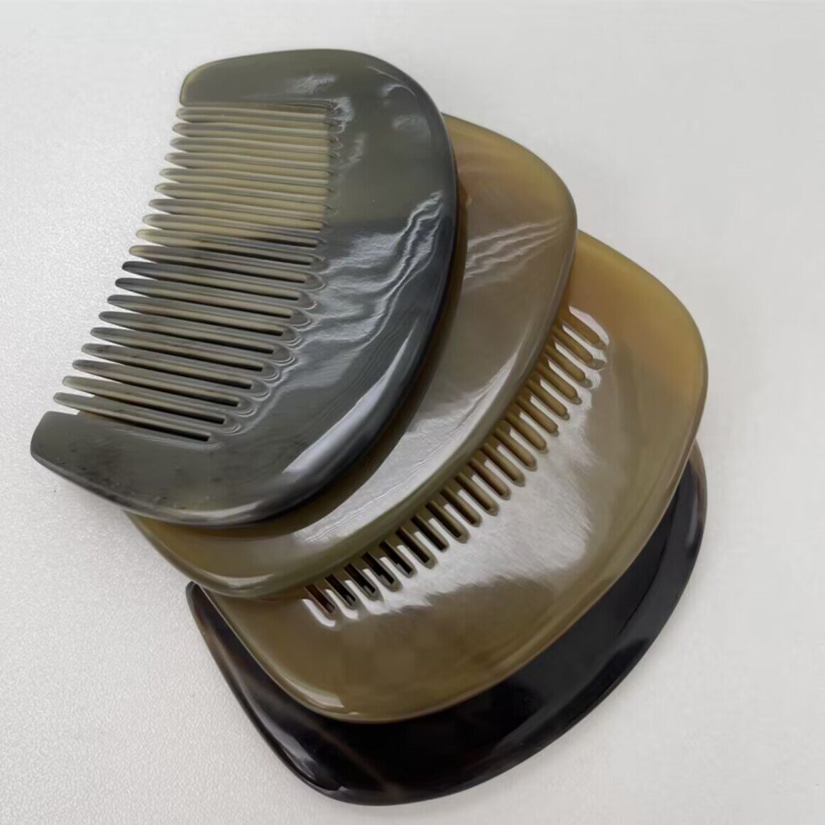 正品牦牛白水牛角小月梳便携包包梳小梳女士长发梳家用经络梳