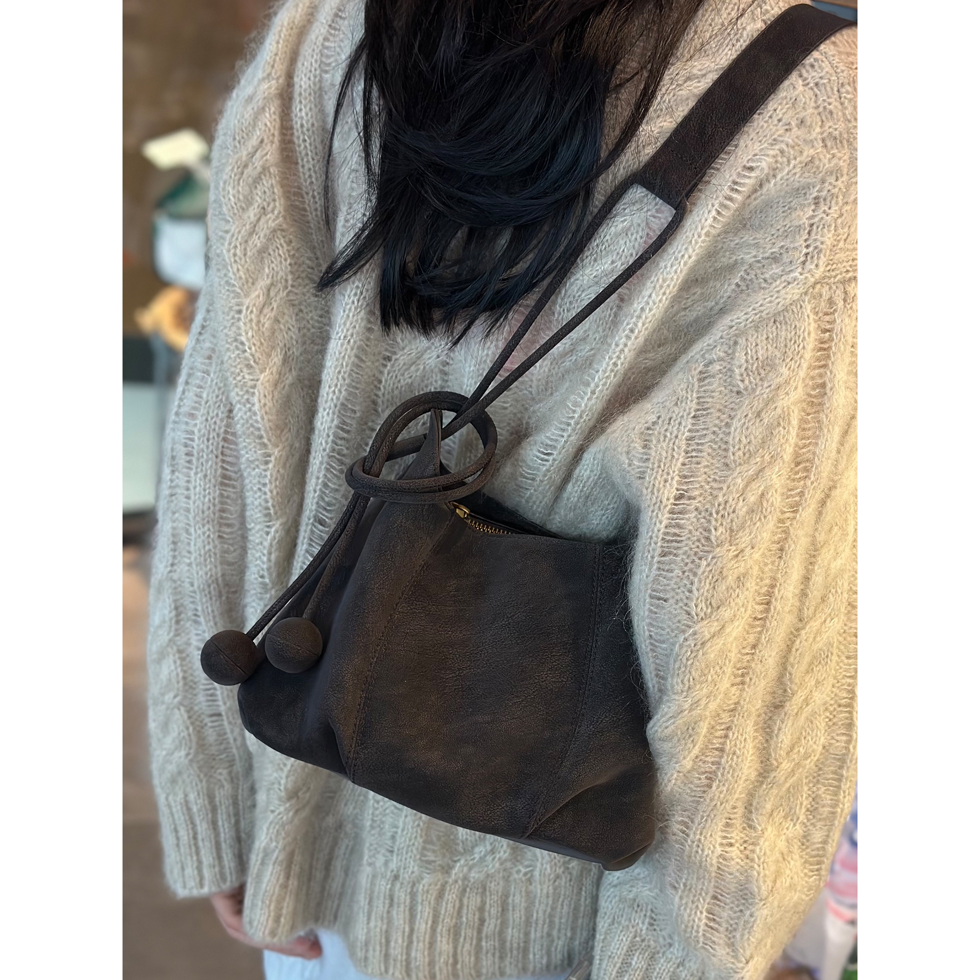 官方正品2025新款复古擦色牛皮水桶包女高级感真皮单肩腋下包通勤