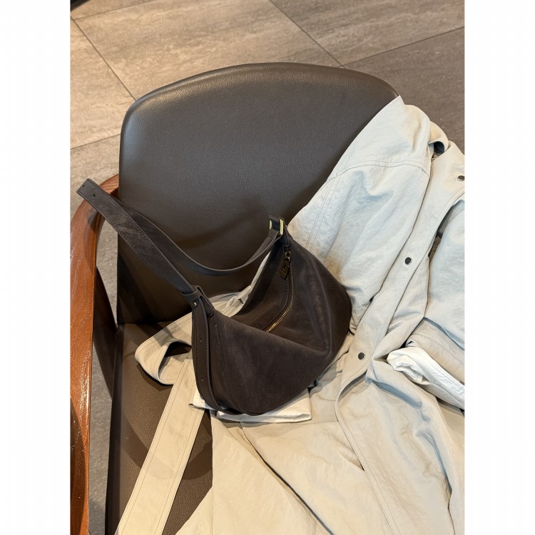 官方正品2025秋冬新款真皮腋下包女擦色牛皮复古饺子包大容量单肩