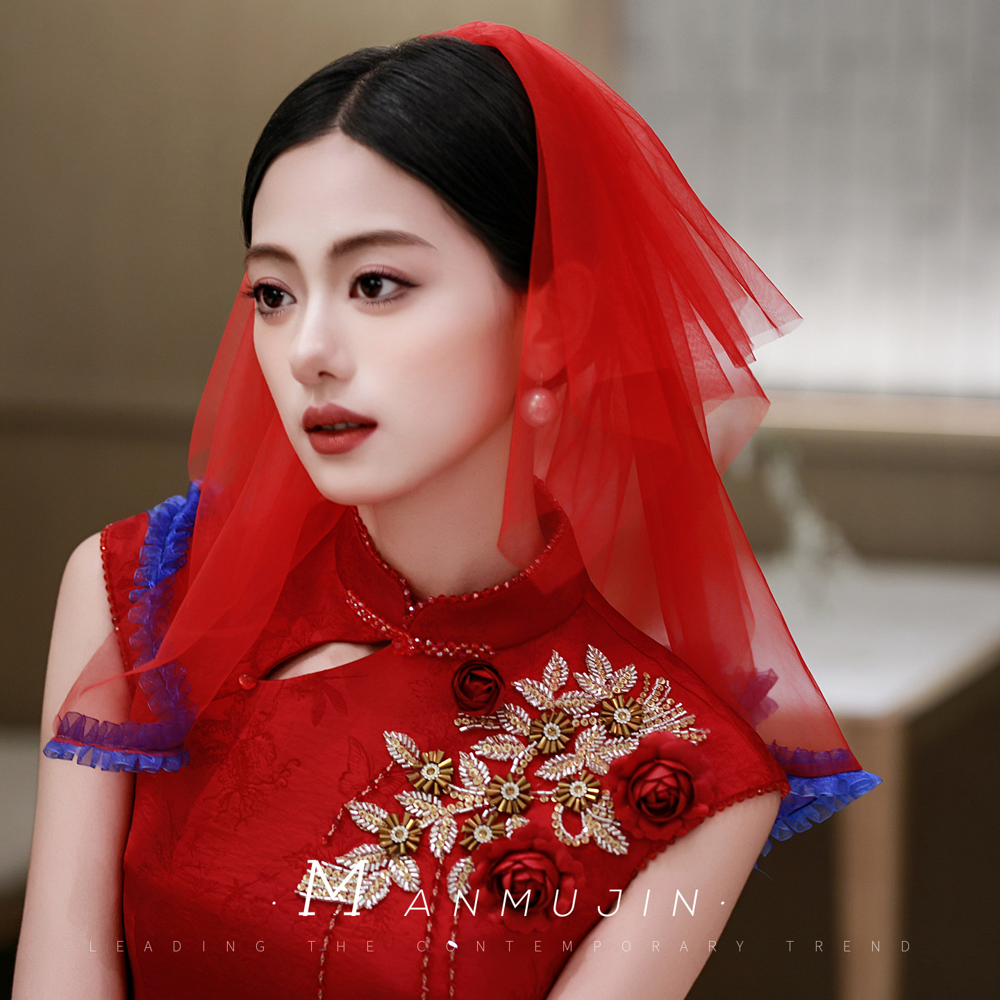 活力满满红蓝撞色小众红色头纱