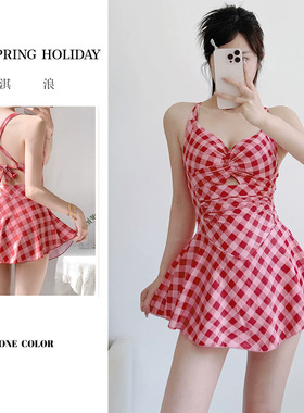 泳衣女新款红色格子甜美可爱小胸平角连体显瘦遮肚学生度假游泳衣