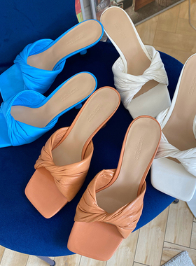 Flapper S夏日度假扭结羊皮低跟拖鞋