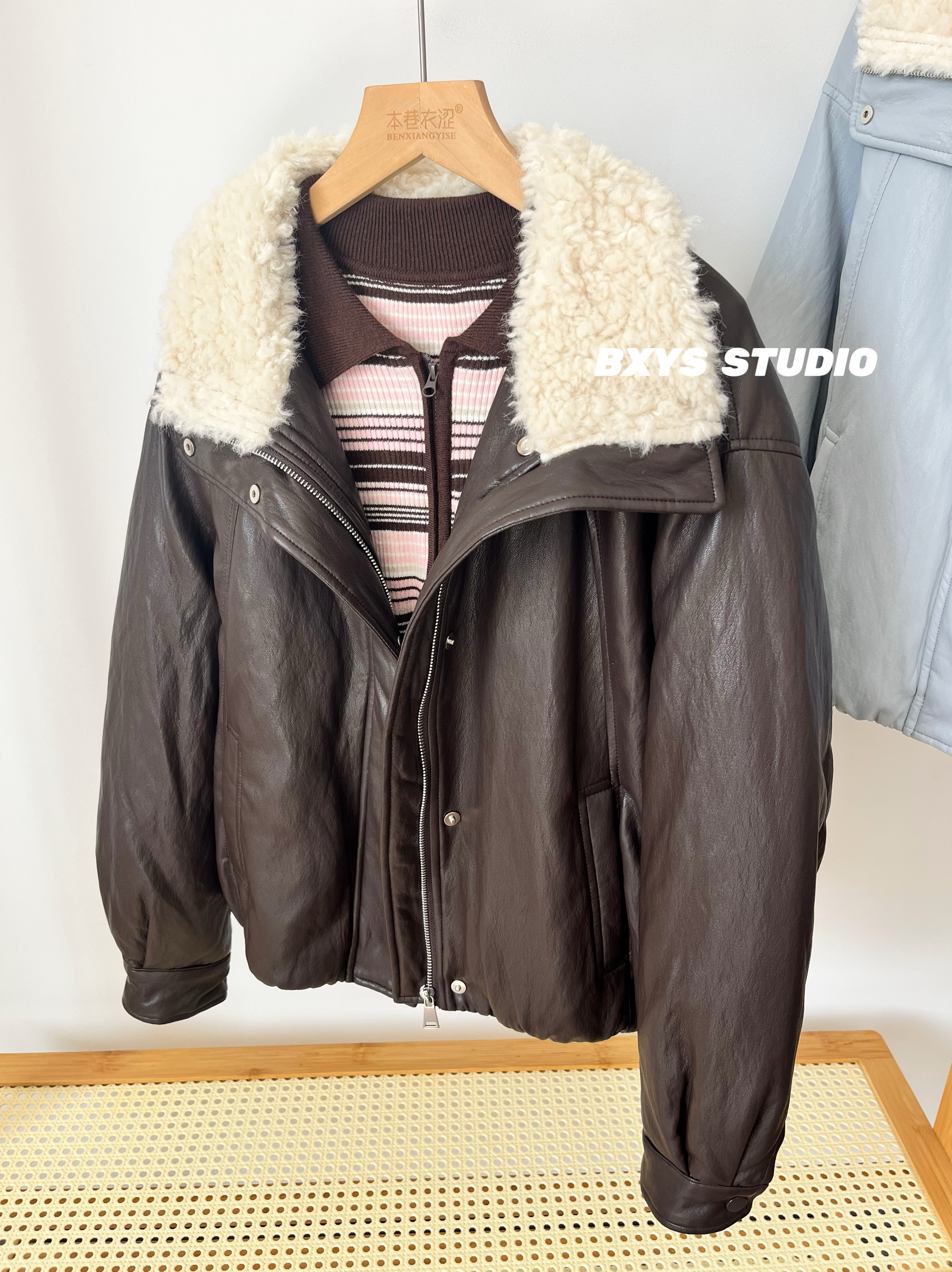 立领设计感毛领拼接短款羽绒服女