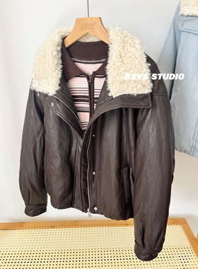 本巷衣涩2025年冬季新款双口袋立领设计感毛领拼接短款羽绒服女潮