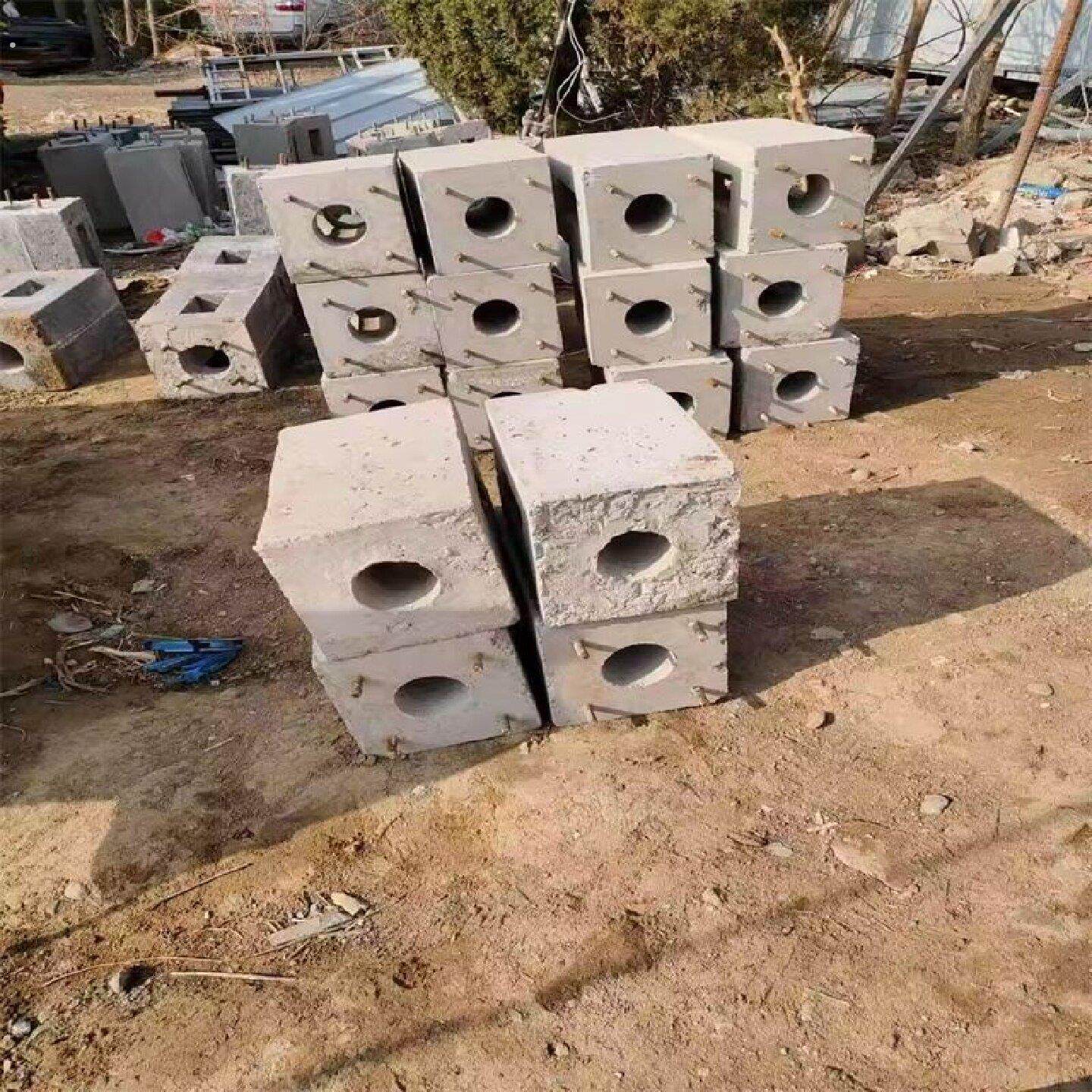 立杆水泥墩灯杆底座充电桩基础太阳能灯杆预埋件基础围栏基础