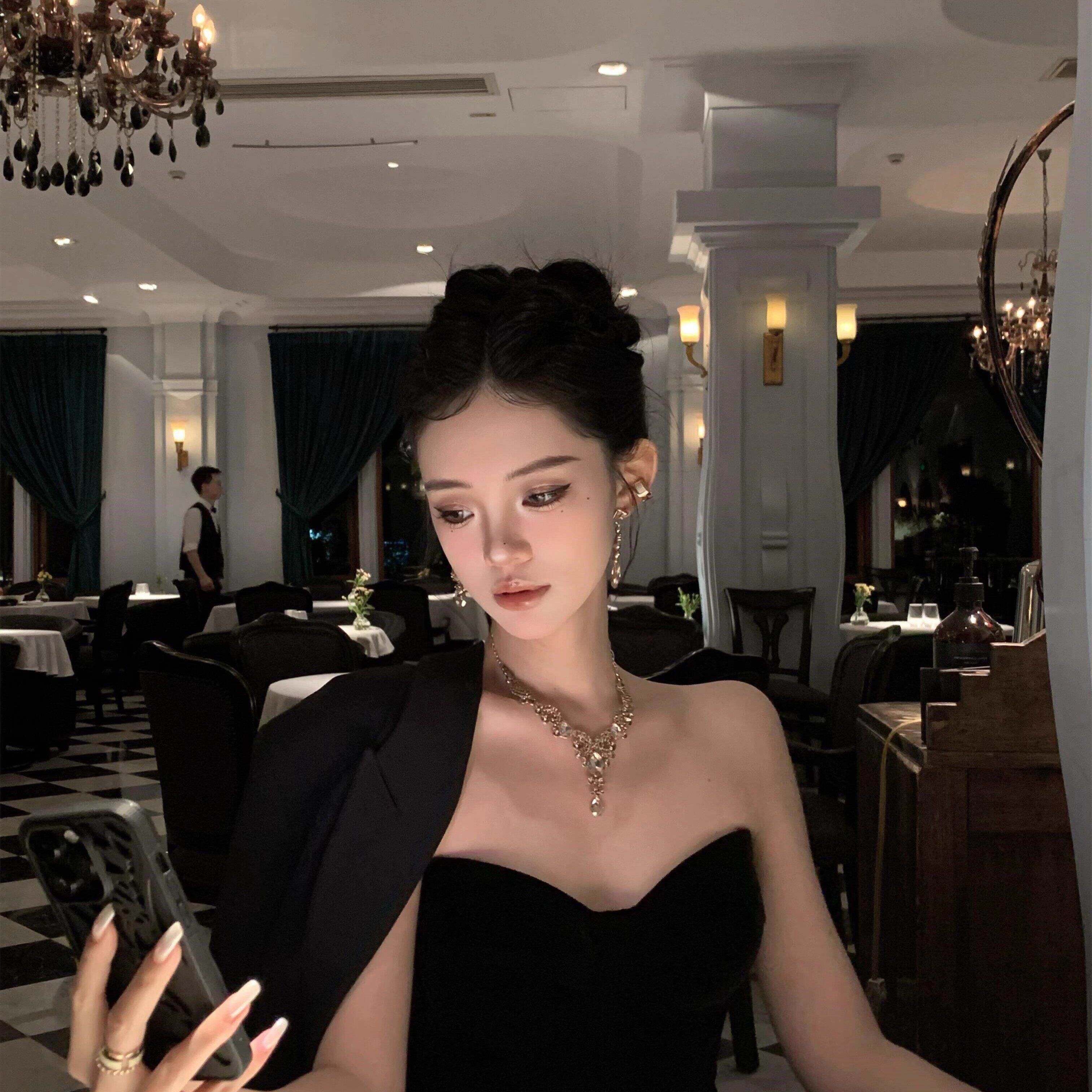 香槟色水滴流苏闪钻项链耳环套装女高级感宴会气质礼服锁骨链配饰