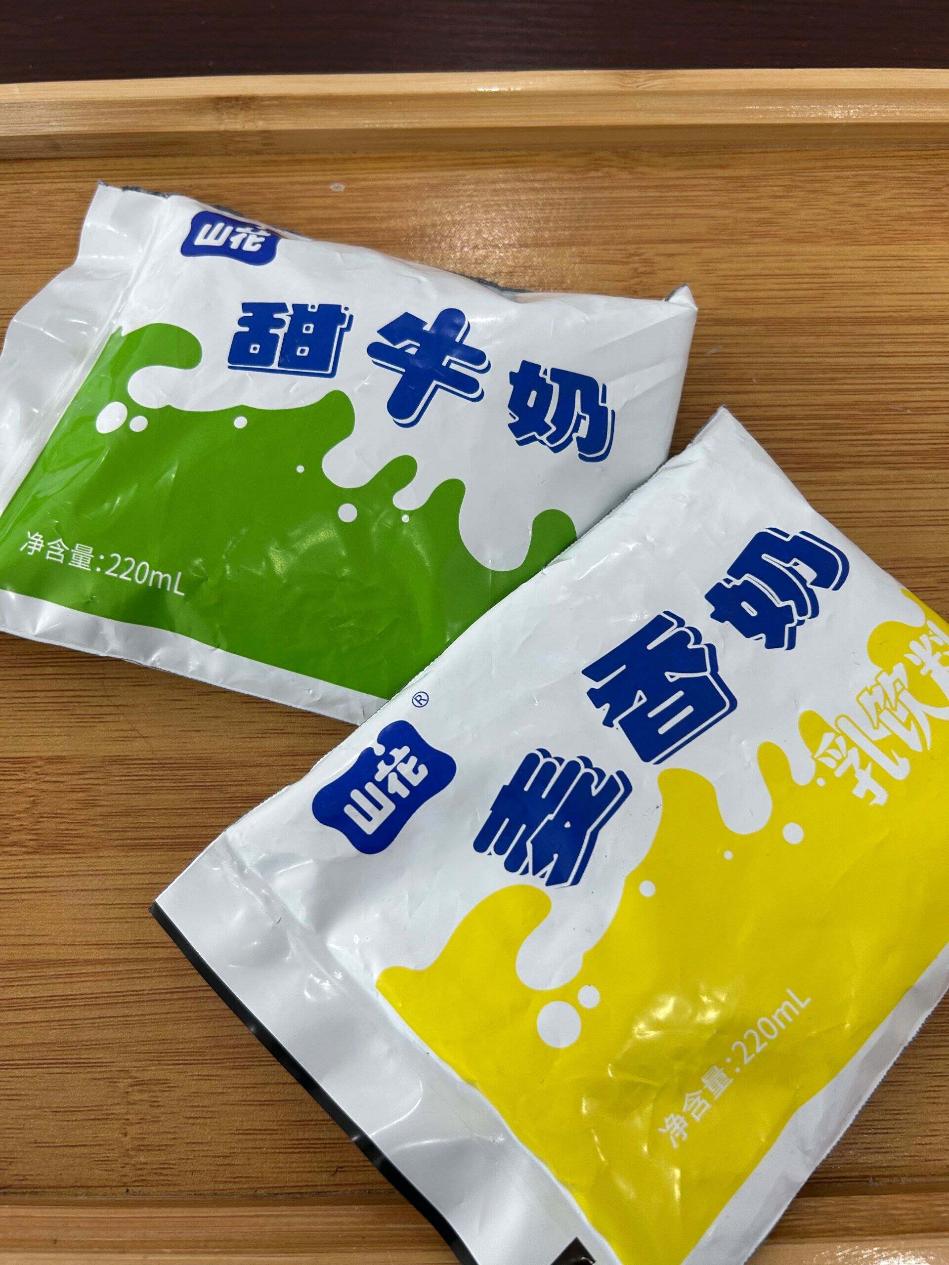 新山花袋装甜牛奶小绿袋麦香牛奶贵州特产纯牛奶儿童奶生牛乳早餐