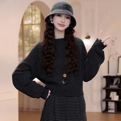 慵懒风时尚减龄软糯圆领毛衣