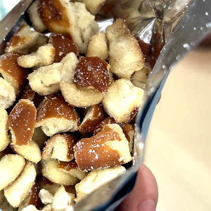 【抢】伯力爵扭仔大酥碱水面包干休闲食品海盐焦糖面包丁解