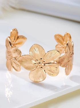 High Quality Stainless Steel Hollow Flower Butterfly Open Wi