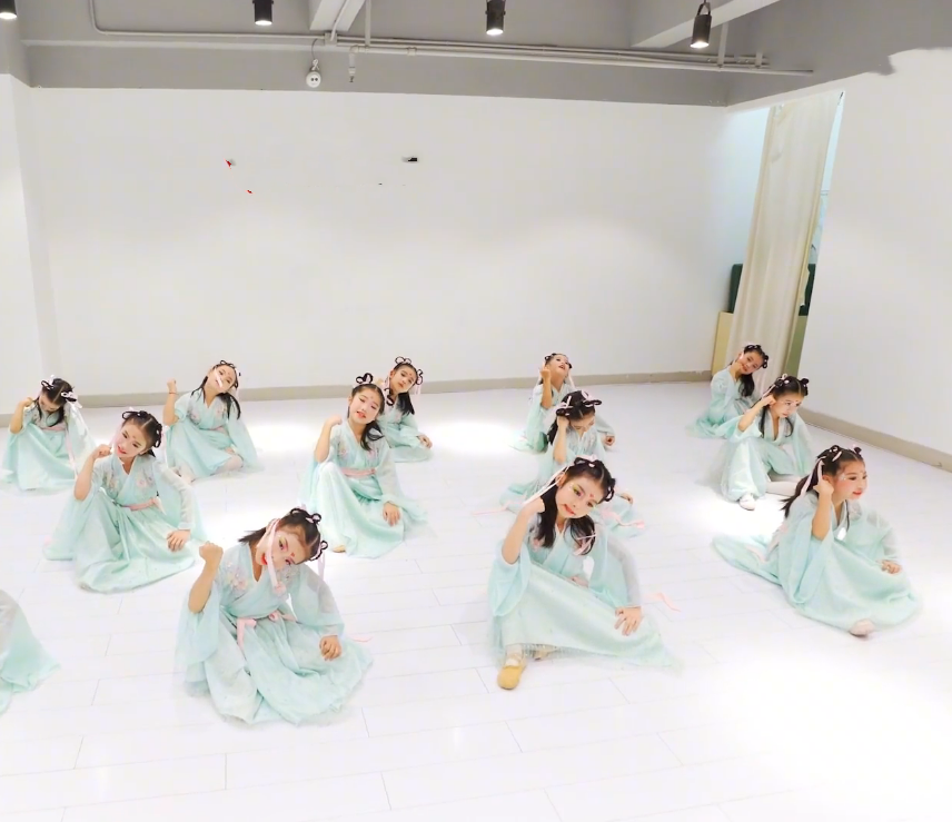 女童汉服演出服连衣裙胭脂妆小酒馆古典舞蹈超仙儿童中国风表演服