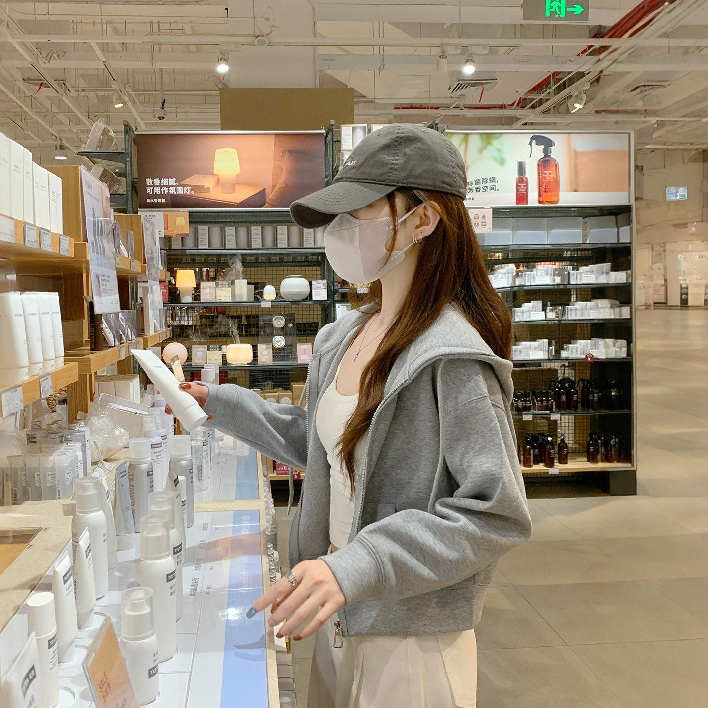 灰色短款连帽卫衣拉链外套女2026新款春季修身小个子开衫薄款上衣