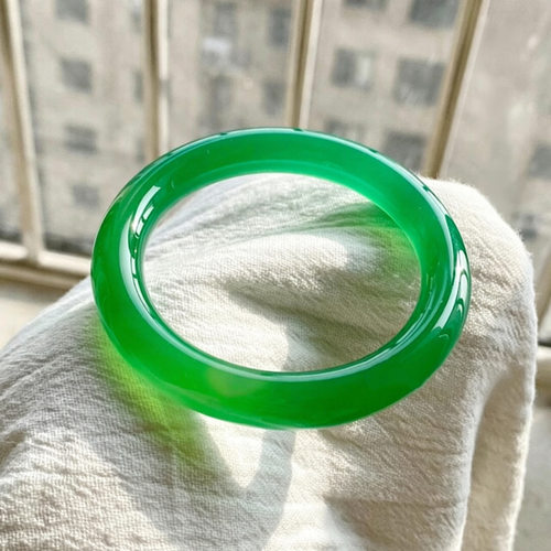 菠菜绿玛瑙手镯天然玉髓玉镯送礼