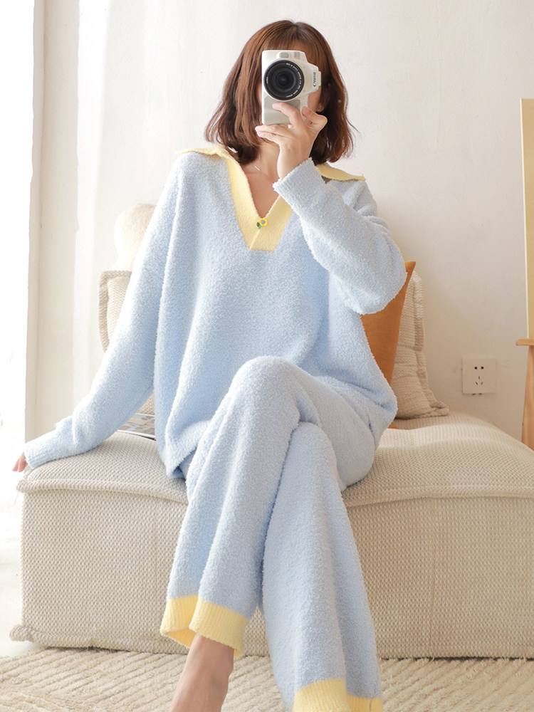 향이 은은하고 고급스러운 코랄벨벳으로 도톰하고 따뜻하여 겨울철 가정복으로 입을 수 있는 가을 겨울 여성용 잠옷
