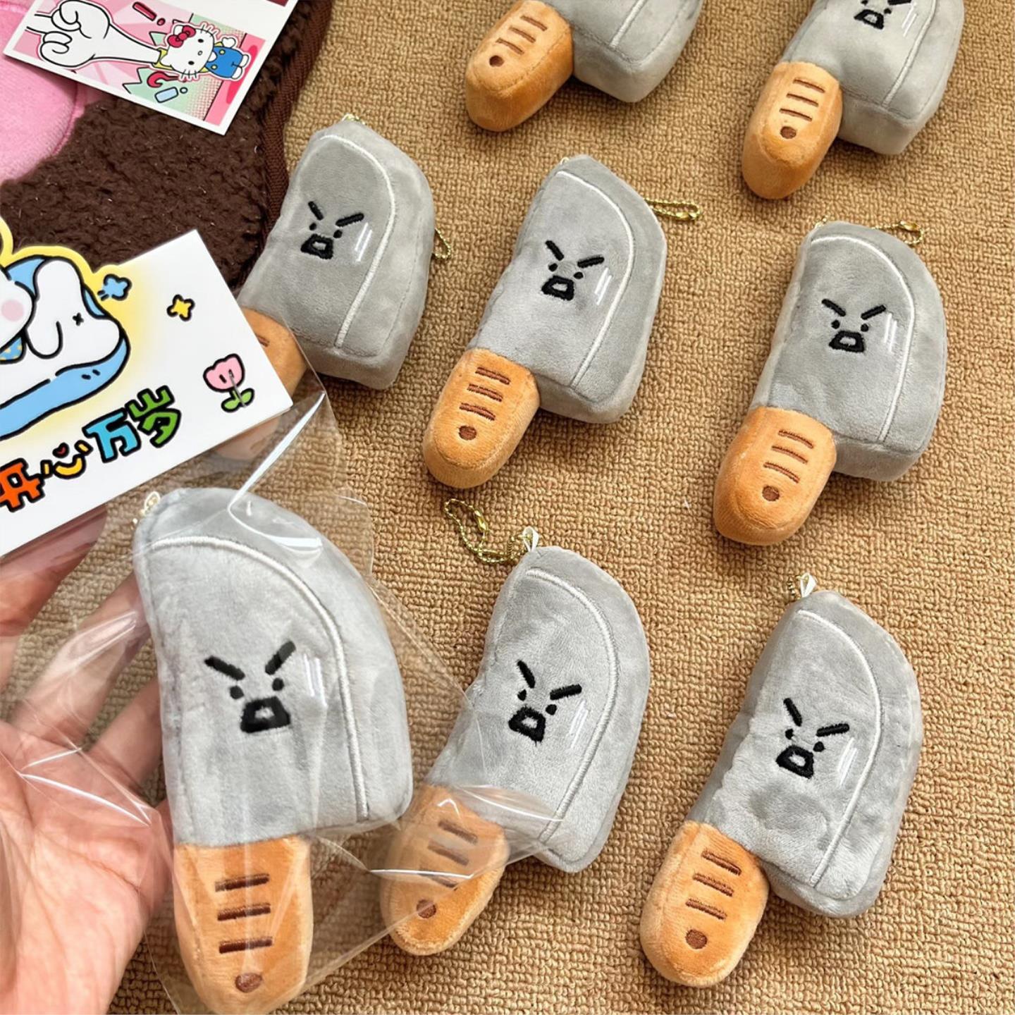 菜刀毛绒挂件搞怪愤怒表情创意小刀背包钥匙扣挂饰可爱公仔情侣款