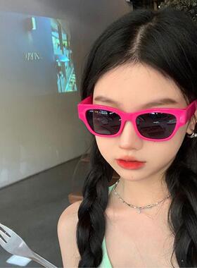 2026新款多巴胺风格复古墨镜小脸遮阳防紫外线太阳眼镜少女粉红蓝