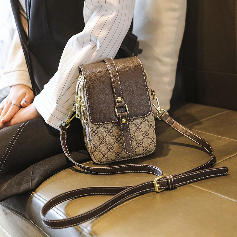 精致手机包2023新款时尚复古印花斜挎包高级感小巧零钱手机包一体