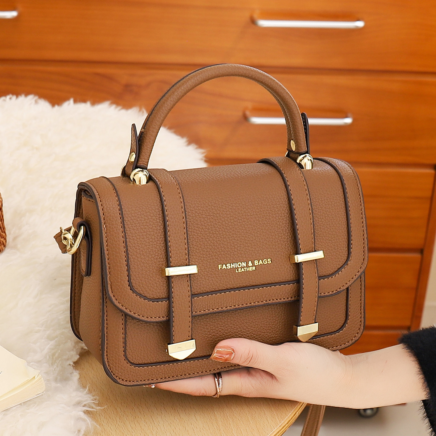 邮差包女2025新款小众设计手提包时尚百搭斜挎包通勤高级感单肩包,箱包皮具/热销女包/男包,邮差包,淘宝优惠券,粉丝福利购,淘宝优惠卷