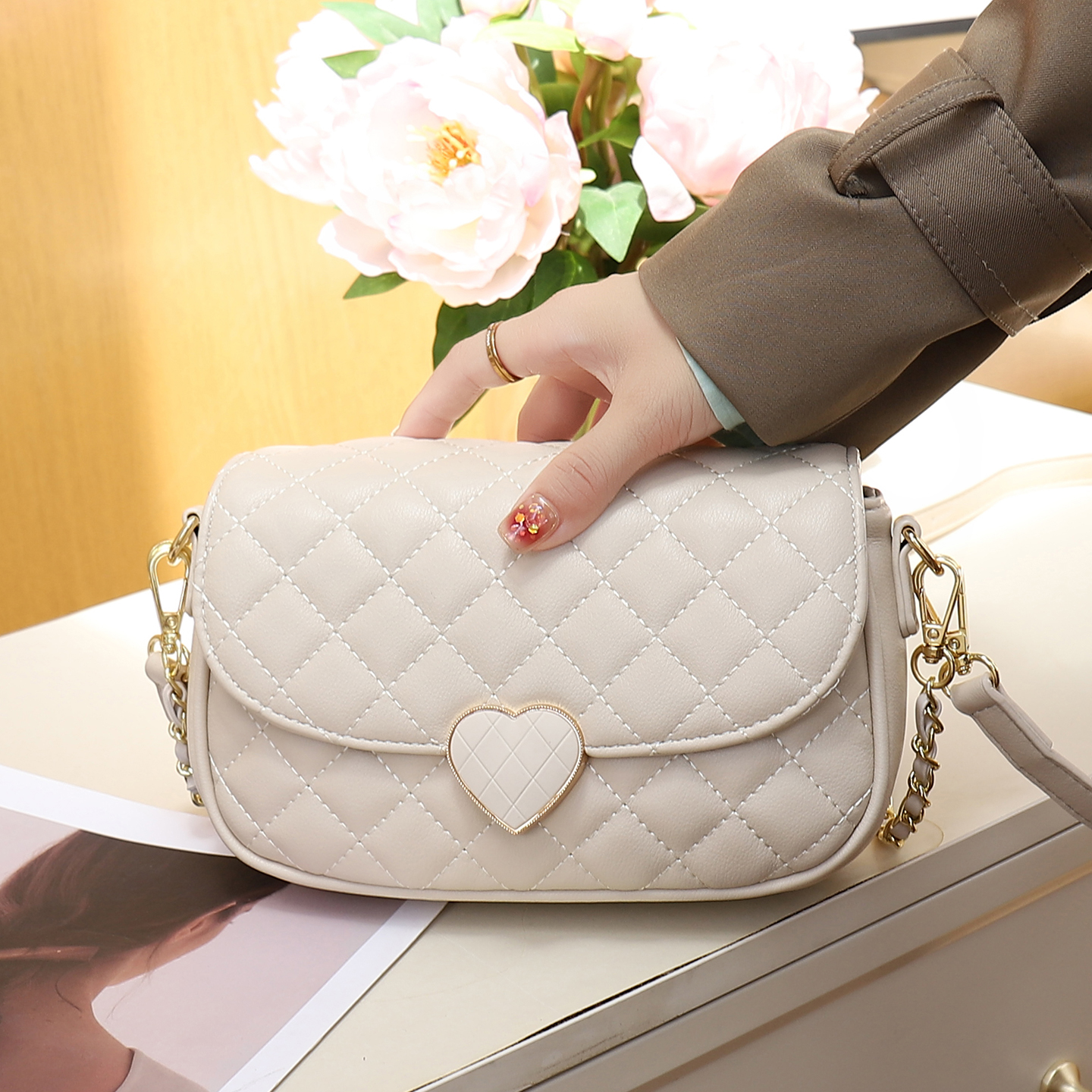 小香菱格链条时尚百搭通勤小方包