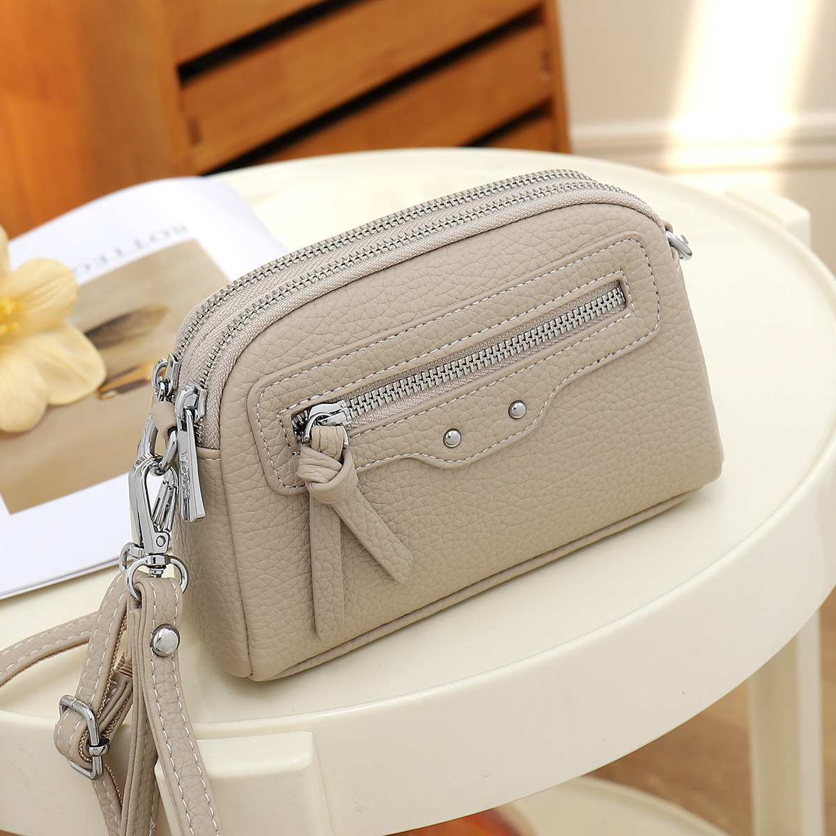 包包女斜挎2025秋季新款多层拉链大容量小方包通勤百搭手机小挎包