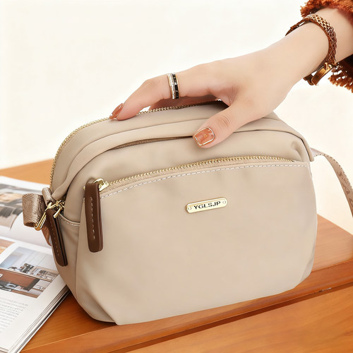 新款多拉链大容量帆布斜挎包