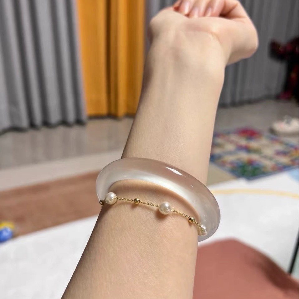 白月光高冰石英岩玉白冰手镯美人玉手镯白色扁条贵妃镯冰透