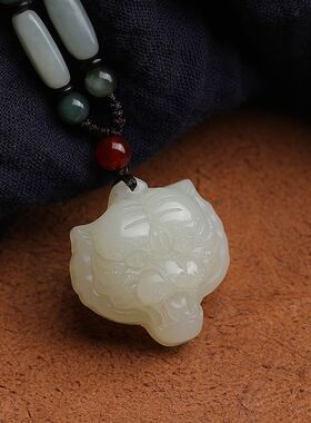 白玉虎头玉石虎年吊坠生肖虎项链