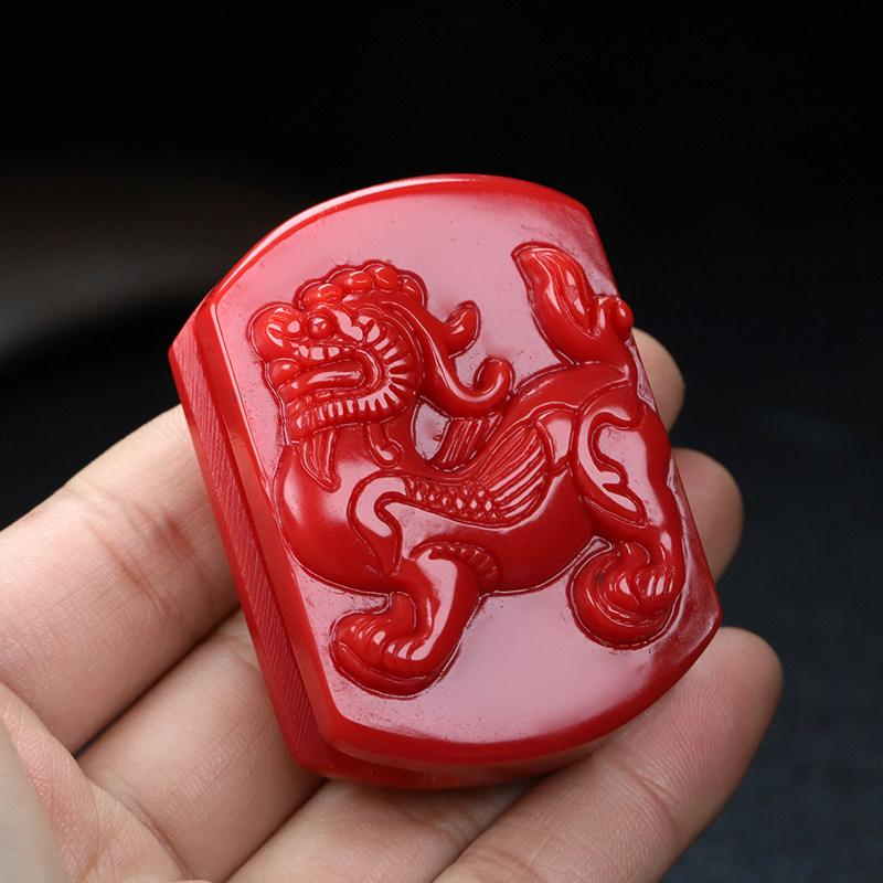 和田色鸡血玉皮带扣腰佩男女款天然红玉貔貅玉石原石腰带扣腰挂件