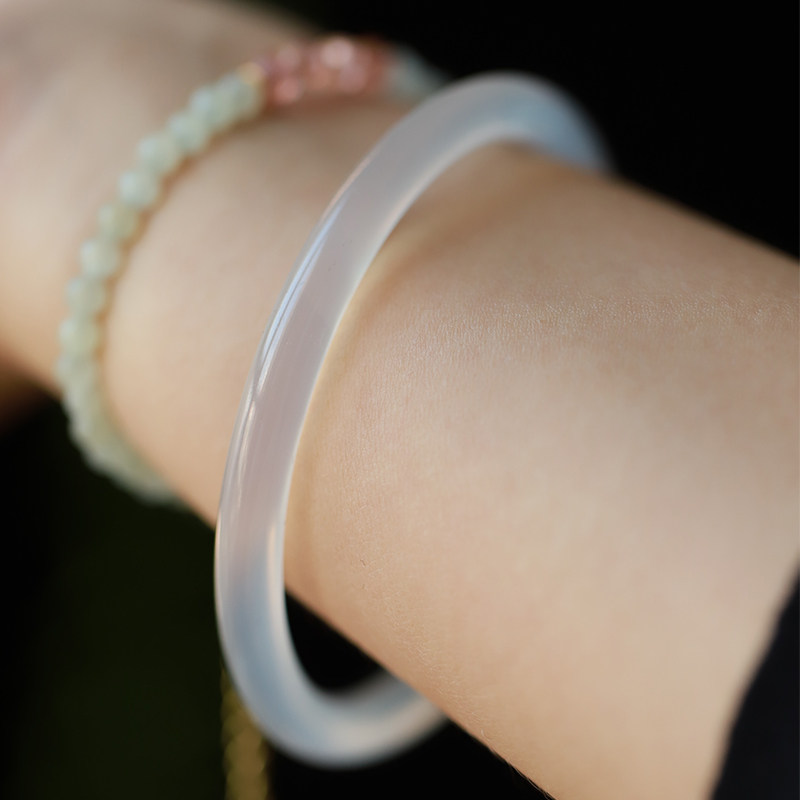 天然玉石叮当镯美人条少女款细圆条荔枝冻高冰种圆条石英岩玉手镯