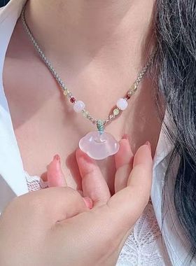 天然高冰白玉髓祥云锁吊