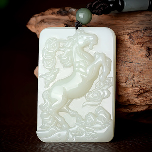 天然和田色白马玉牌吊坠男马上有钱项链女马到成功玉坠生肖马挂件