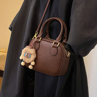 包包女式2025新款女包秋冬时尚通勤单肩斜挎包复古保龄球手提包