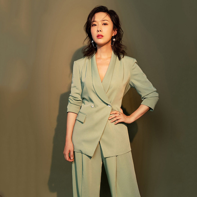 牛油果绿职业西装套装女艺考播音主持人正装演讲服装上镜比赛西服