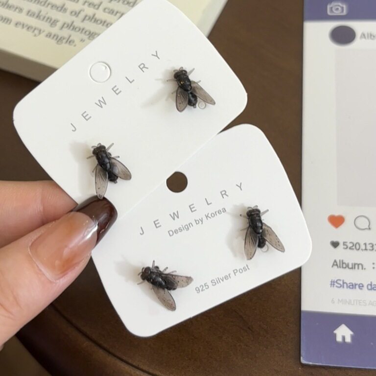 仿真苍蝇耳钉个性搞怪耳饰小众设计感学生饰品女送闺蜜恶搞礼物