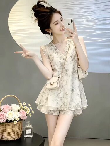 时尚洋派减龄套装女夏季2026新款纯欲气质印花背心上衣短裤两件套