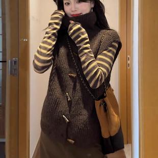MONLOUVE复古咖色牛角扣针织马甲外套女2025秋冬新款时髦洋气外穿
