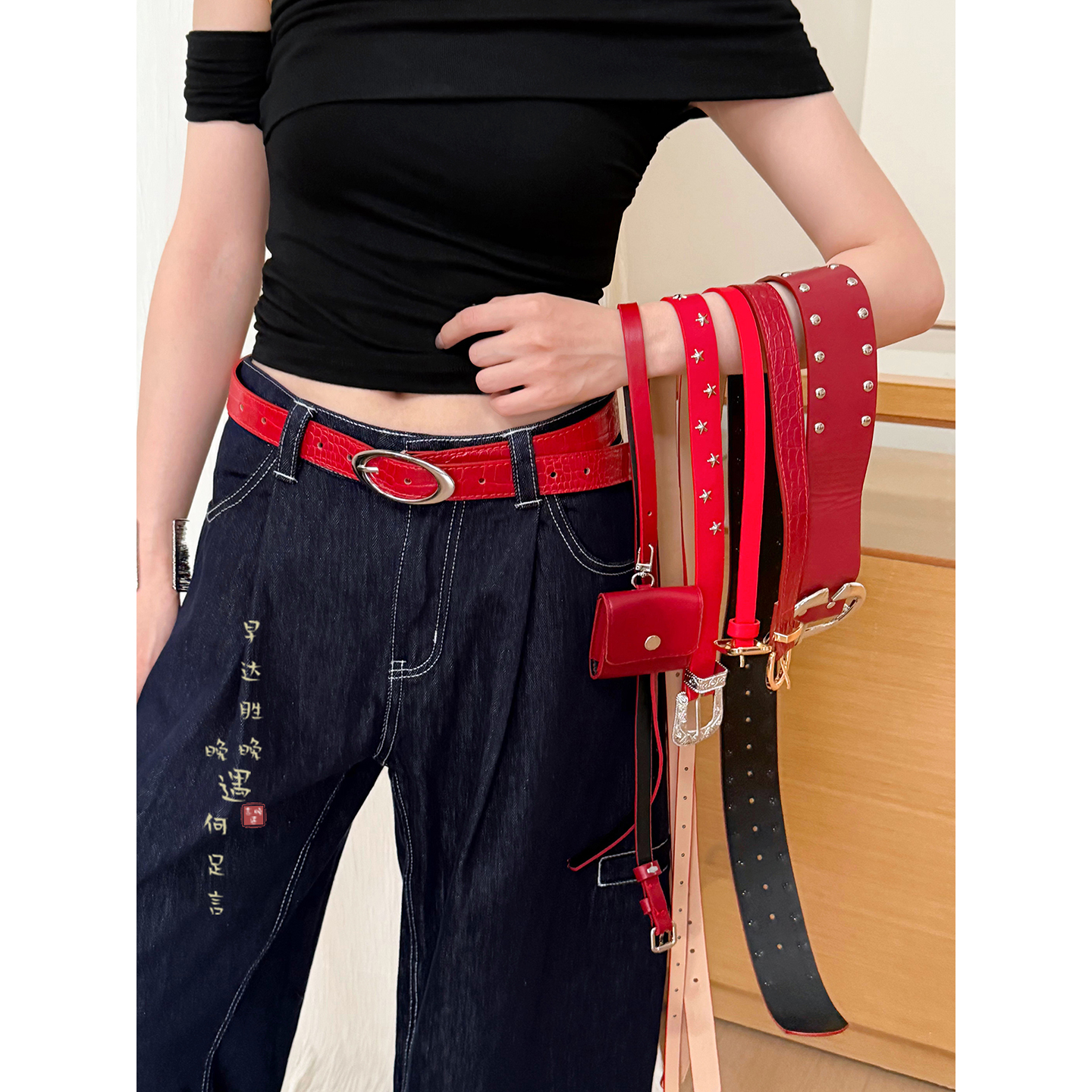 红色鳄鱼纹卡扣腰带小众高级感