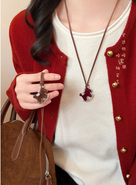 红色丝绒小马项链轻奢高级感