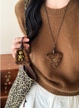 美拉德零钱包吊坠项链女款秋冬复古长款毛衣链高级感装饰挂绳配饰