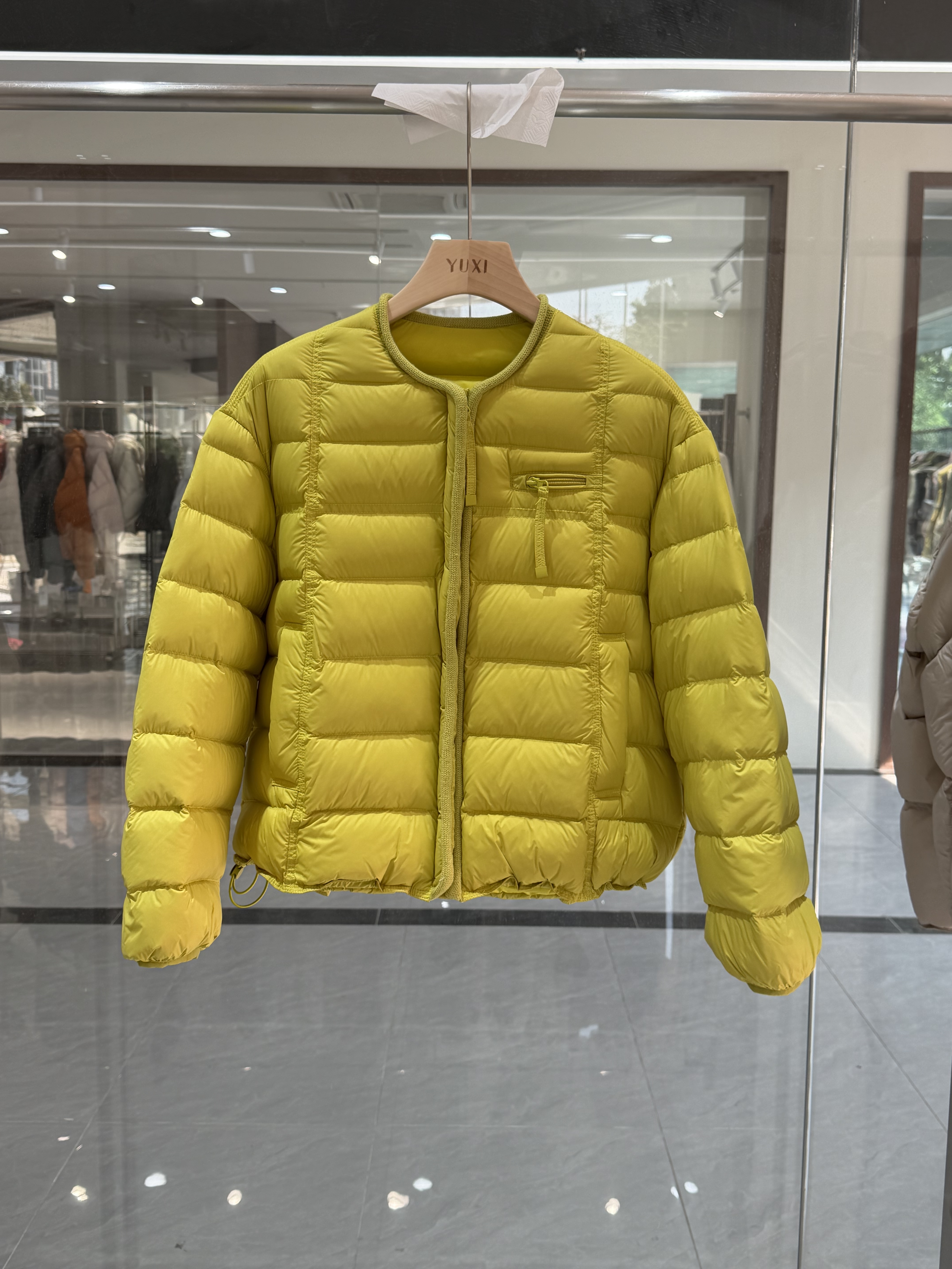 圆领轻薄羽绒服女短款2026秋冬新款百搭宽松白鸭绒亮色面包服外套