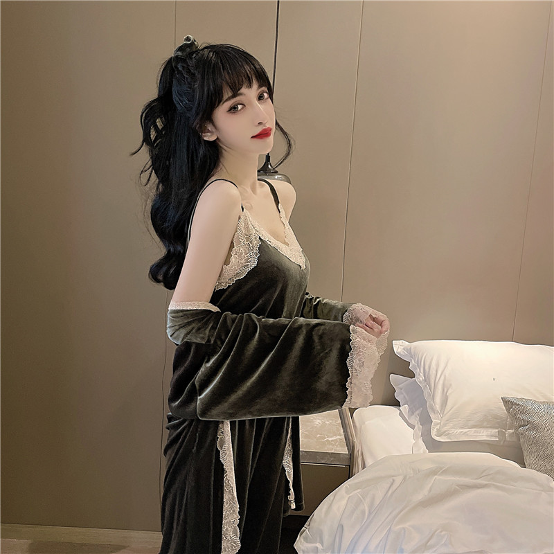 2020 new French Style Sexy velvet pajamas with long sleeves and three pieces of warmth can be worn out of home clothes