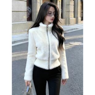 MONLOUVE专柜撤回国际大牌女装白色毛绒厚外套独特漂亮小香风短款