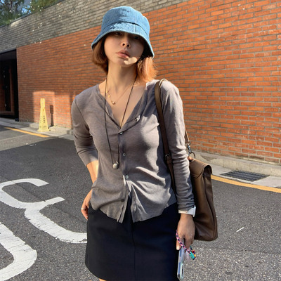 灰色修身气质薄款长袖v领t开衫女